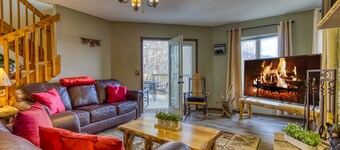 Tree Tops by HoneyBear Cabins