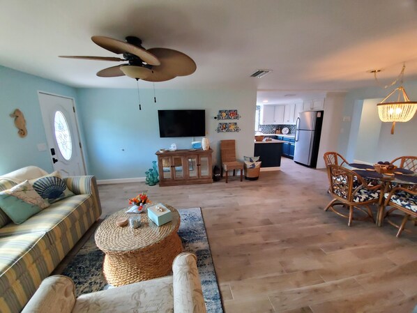 Smart TV - Cozy South Venice Home (Venice)