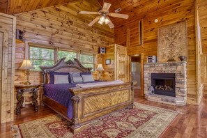 3 bedrooms, iron/ironing board, free WiFi, bed sheets - Summer SALE!! American Adventure STARR CREST RESORT, 3BD/3BA - 2 Hot Tubs! (Sevierville)