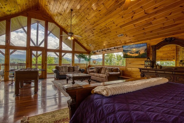 Smart TV, fireplace, video games, table football - Summer SALE!! American Adventure STARR CREST RESORT, 3BD/3BA - 2 Hot Tubs! (Sevierville)