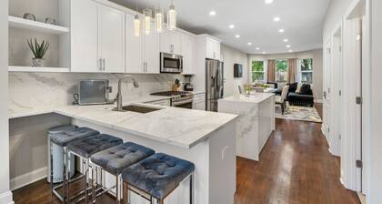 Gorgeous 5 BDR/ 4BA in Logan Square w/Parking!