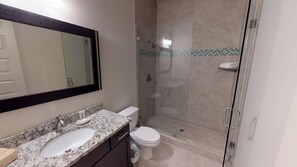 Combined shower/bathtub, hair dryer, towels, soap - The Seahorse 30A! Golf Cart Included! Sleeps 10! (Santa Rosa Beach)