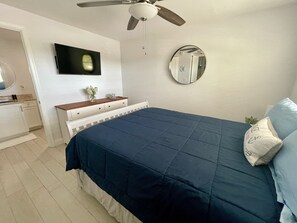3 habitaciones, tabla de planchar con plancha, wifi y ropa de cama 