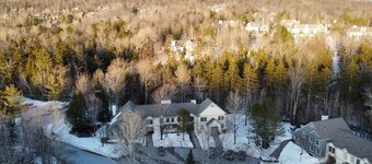 Spacious Corner Townhouse from Mt. Snow! Private hot tub!