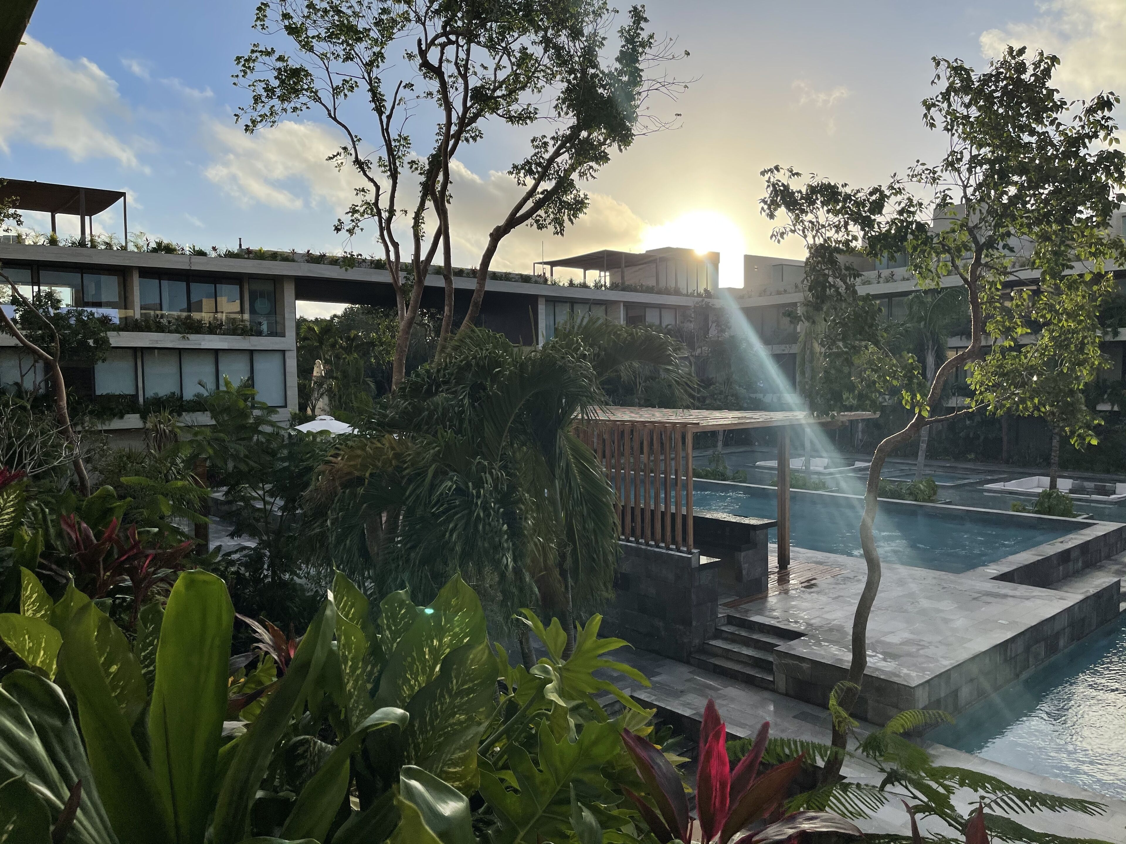 من حمّامات السباحة المغطاة، حمّام سباحة خارجي