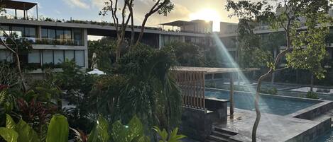 من حمّامات السباحة المغطاة، حمّام سباحة خارجي