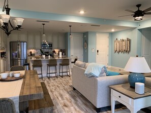 Smart TV, libros y estéreo