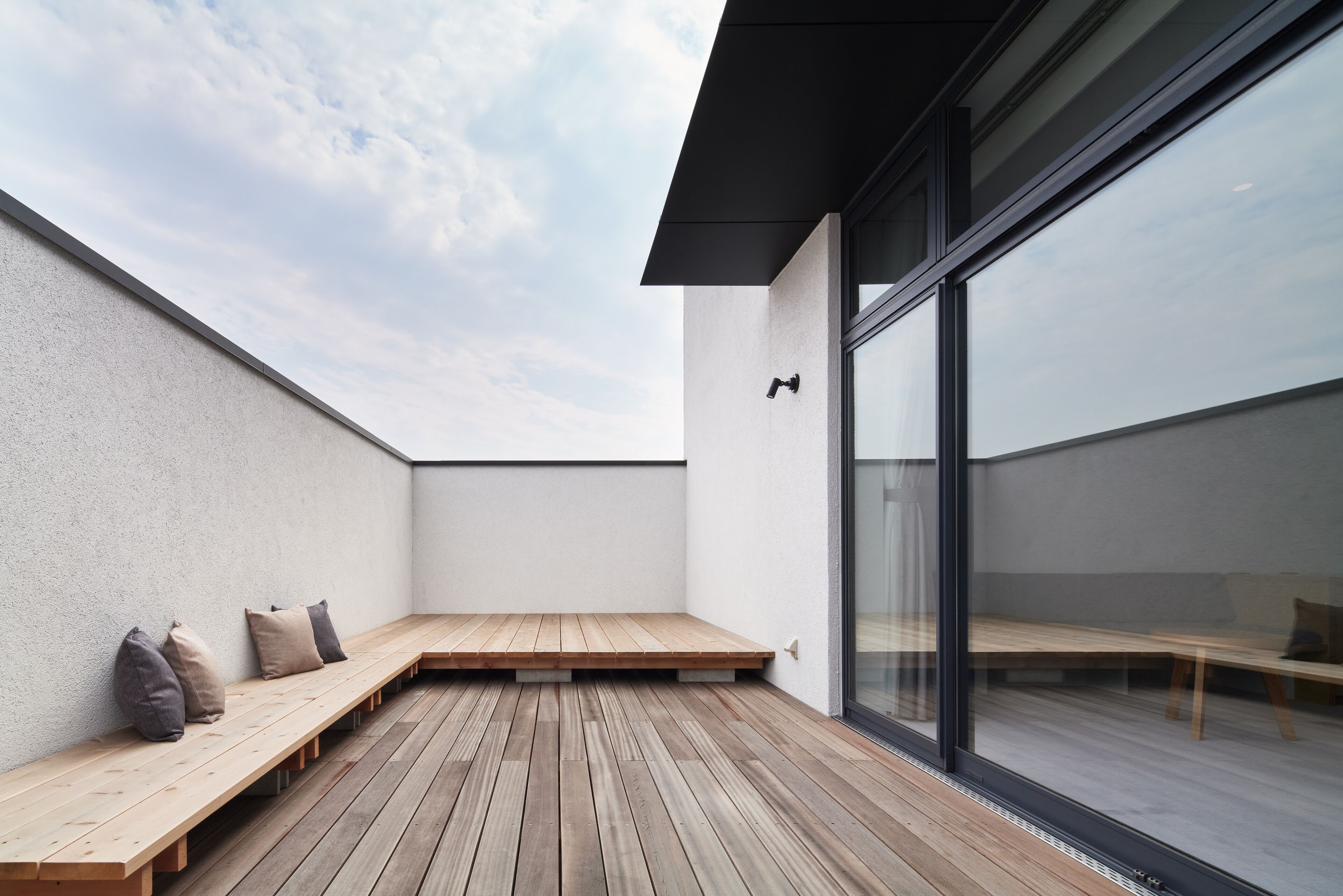 mustard deluxe, non smoking | 1 bedroom, desk, soundproofing, free wifi