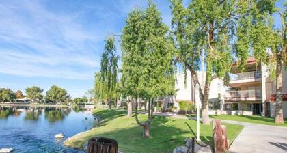 Beautiful Lake View Condo - Newly Remodeled + Free WiFi