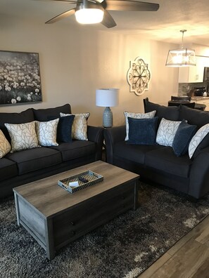 Smart TV, reproductor de DVD, libros y videoteca 