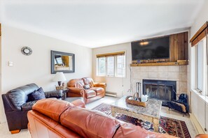 TV, fireplace, DVD player, stereo