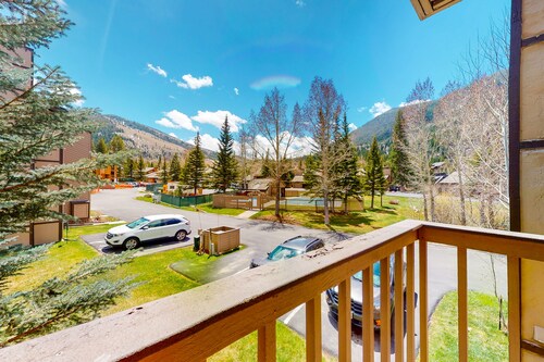 Walk to the Ski Shuttle Bright Condo w/ Fireplace & Shared Hot Tub/Pool
