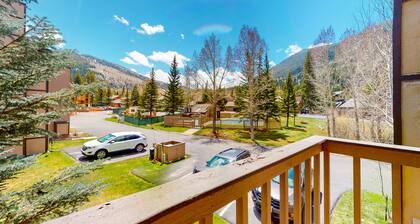 Walk to the Ski Shuttle Bright Condo w/ Fireplace & Shared Hot Tub/Pool