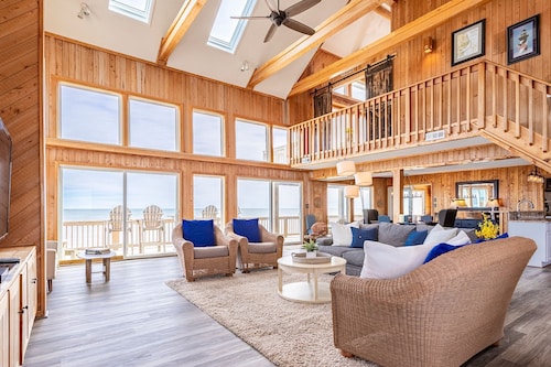 Sunrises, Sunsets☀️Hot Tub, Shared Pool, Beach Chairs, Oceanfront, SUMMER SALE