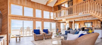 Sunrises, Sunsets☀️Hot Tub, Shared Pool, Beach Chairs, Oceanfront, SUMMER SALE