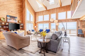 Smart TV, DVD player, books, video library - Sunrises, Sunsets☀️Hot Tub, Shared Pool, Beach Chairs, Oceanfront, SUMMER SALE (Avon)