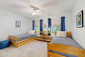 5 bedrooms, iron/ironing board, Internet, bed sheets