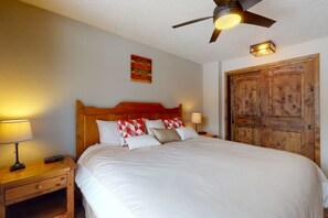 3 makuuhuonetta, silitysrauta/-lauta, internet, vuodevaatteet