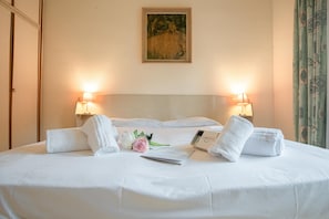 2 bedrooms, internet, bed sheets - Paradiso Al Mare shared pool, Diano Marina, Italy (Diano Marina)