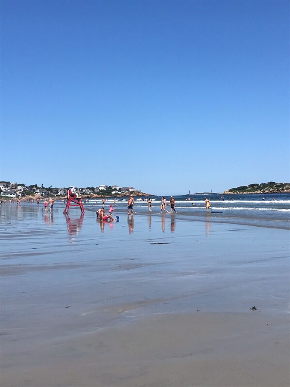 Beach nearby, sun-loungers, beach towels