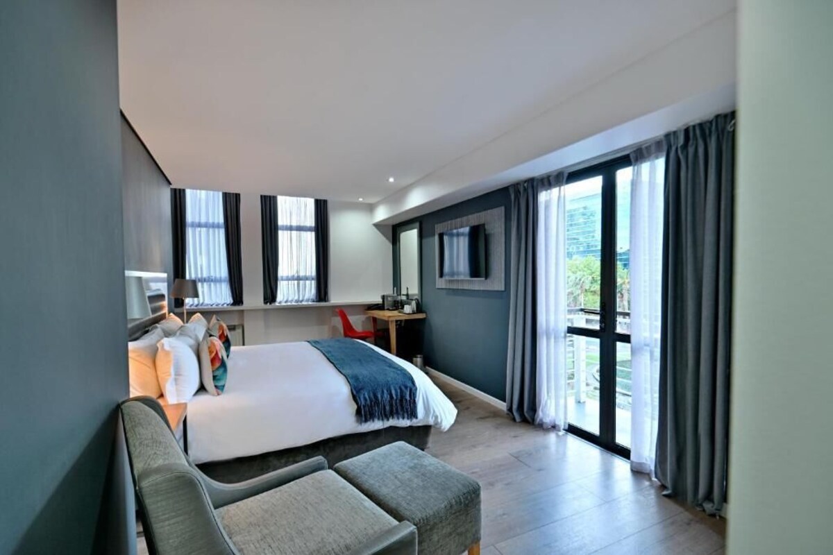 Habitación Deluxe, para no fumadores, vista a la montaña | Ropa de cama de alta calidad y caja de seguridad en la habitación 