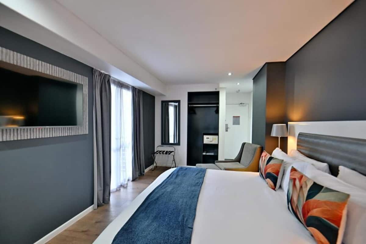 Deluxe Room, Non Smoking, Mountain View