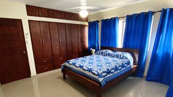 3 Schlafzimmer, Zimmersafe, Bügeleisen/Bügelbrett, WLAN