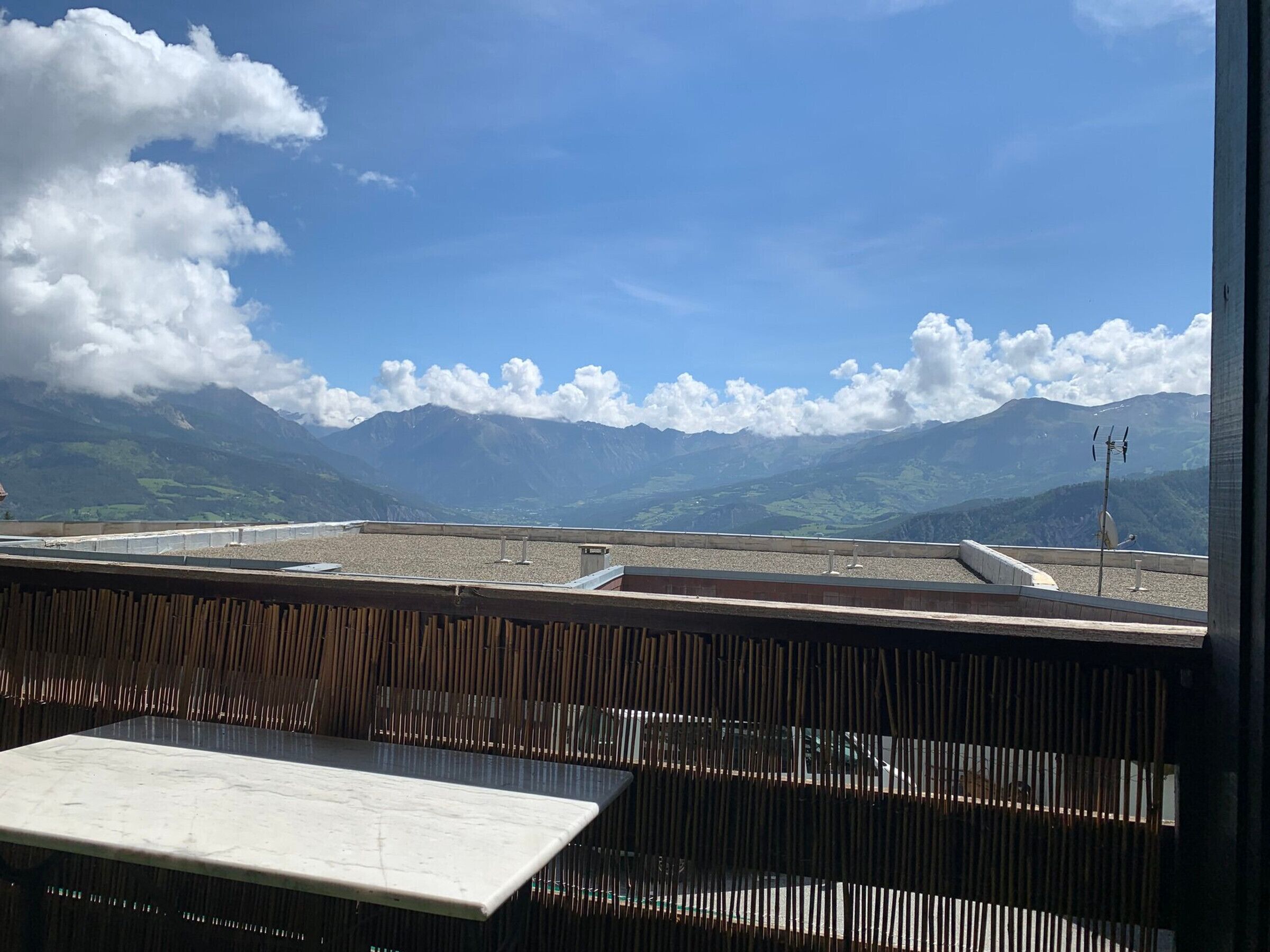 المنطقة المحيطة بالمنشأة