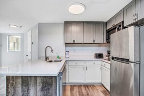 Micro-ondas, fogão, cooktop, lava-louças