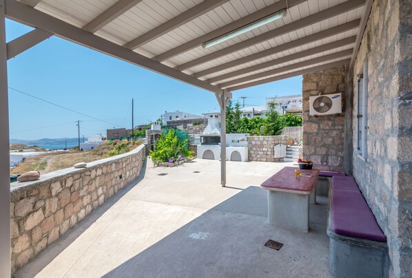 تناول الطعام بالخارج