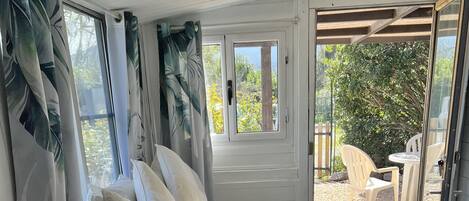 2 bedrooms, soundproofing, iron/ironing board, WiFi