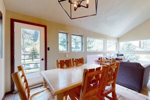 Dining - Cozy condo with fireplace, pool & hot tub - steps to ski shuttle (Vail)