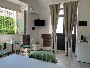 1 chambre, coffre-fort, literie fournie