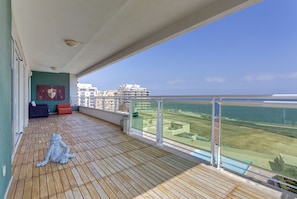 Apartment (3 Bedrooms) | Terrace/patio - Seafront Apartment in Sliema With Pool, Upmarket Complex (Sliema)