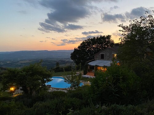 Villa I Grifoni, luxury villa near Todi with private pool, A/C, panoramic views