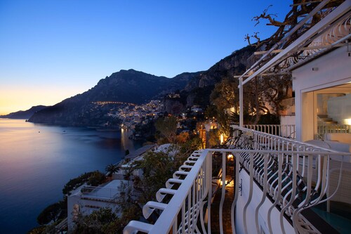 AMORE RENTALS - Villa Le Sirene with Outdoor Jacuzzi and Sea View