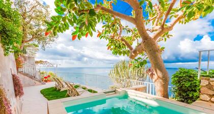 AMORE RENTALS - Villa Le Sirene with Private Swimming Pool, Sea View and Breakfast