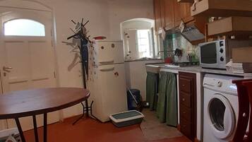 Fridge, microwave, stovetop, highchair