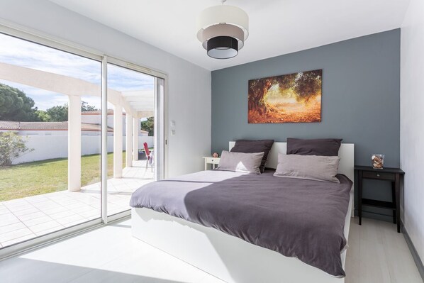 3 عدّة غرف نوم ومكواة/لوح كي وسرير سفر وواي فاي مجانًا