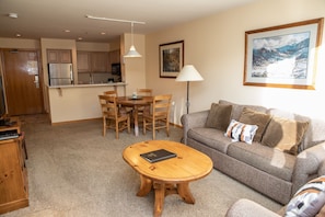 公寓客房, 1 間臥室 | 起居區 | 電視