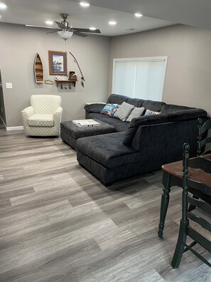 TV connectée, cheminée, jeux vidéo