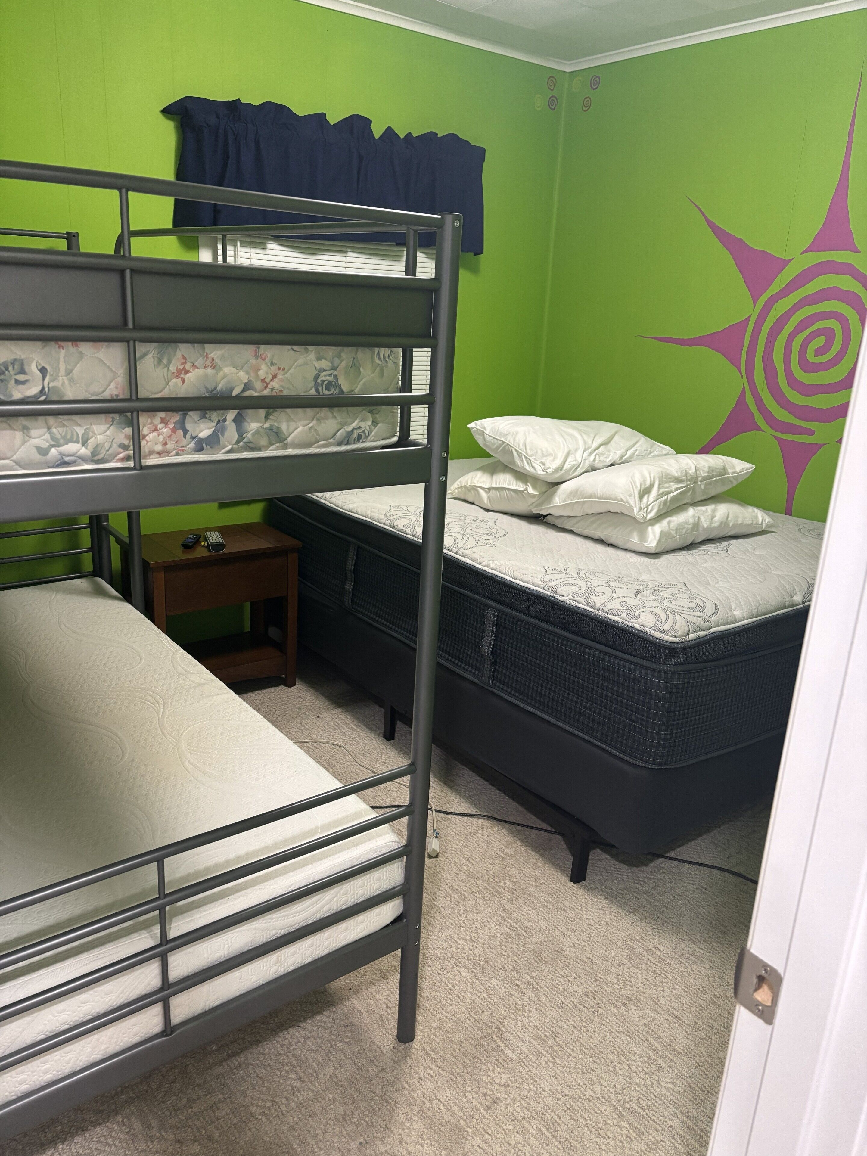 4 bedrooms, WiFi, bed sheets