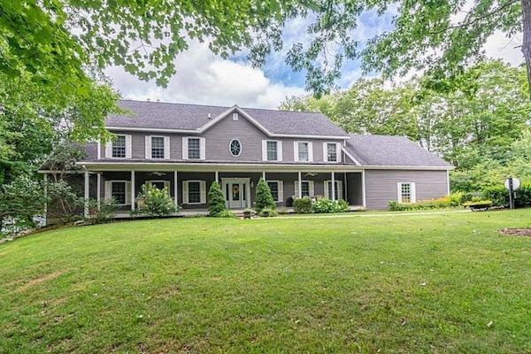 Gorgeous 6 bed 7 bath with oversized 2 car garage on 3 acres
