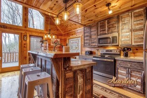 Fridge, microwave, oven, stovetop - Christmas Bear Cabin is one of a few Authentic Log Cabins on Wiley Oakley/Ski Mountain. (Gatlinburg)
