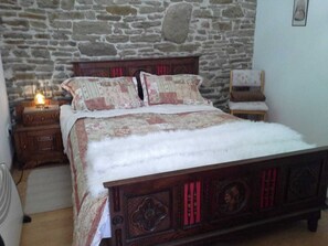 2 habitaciones, tabla de planchar con plancha, wifi y ropa de cama