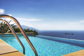 Outdoor pool - Villa Raffaella with Private Pool, Sea View, Parking and Garden (Massa Lubrense)