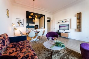 TV, stereo - CORAL • KEYWEEK Apt in city center closed to the beach, private garage (Biarritz)