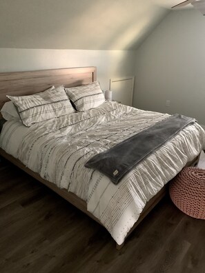 3 makuuhuonetta, silitysrauta/-lauta, Wi-Fi, vuodevaatteet