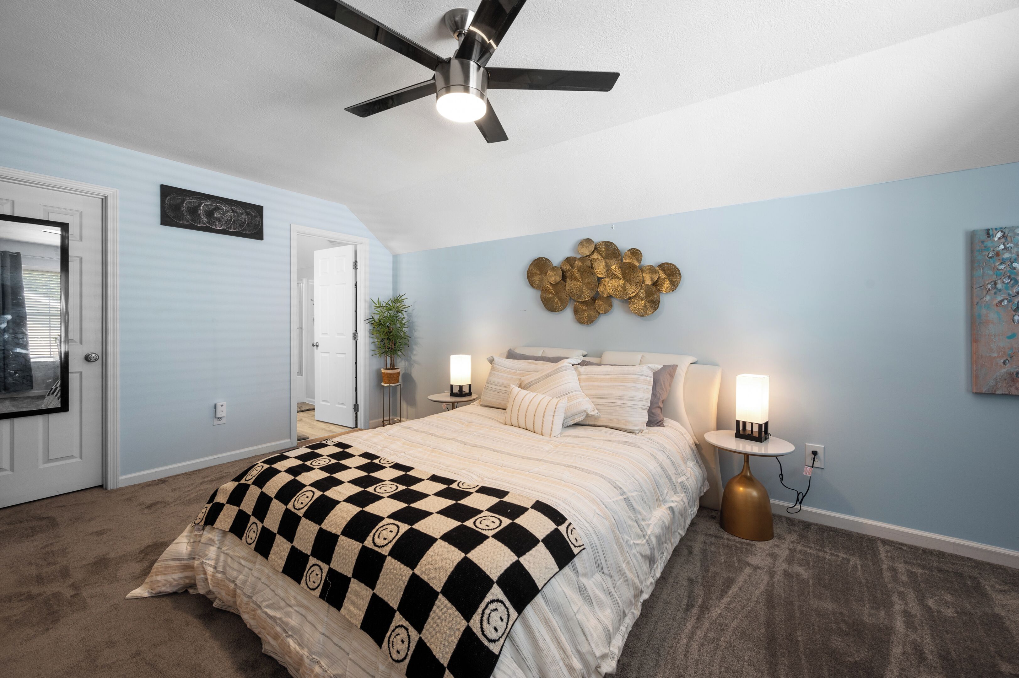 3 soverom, strykejern/-brett, wi-fi (inkludert) og sengetøy