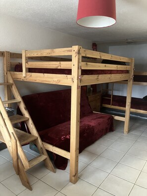 1 bedroom, iron/ironing board, travel cot, free WiFi